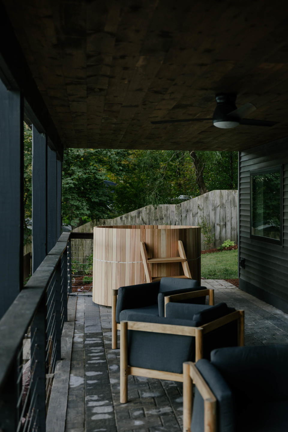 The pièce de résistance, the balcony’s wood-burning hot tub overlooking the Hudson River.