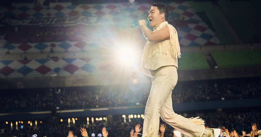 PSY的濕身演唱會已成為韓國年輕人夏天最期待的節目之一。（圖／Disney+提供）