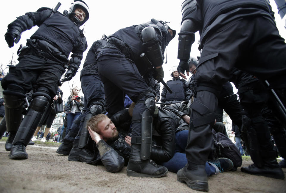 <p>Russian police detain protesters at a demonstration against President Vladimir Putin in St. Petersburg, Russia, Saturday, May 5, 2018. Russians angered by the impending inauguration of Vladimir Putin to a new term as the country’s president demonstrated throughout the country on Saturday. Police arrested hundreds, including protest organizer Alexei Navalny, the anti-corruption campaigner who is Putin’s most prominent foe. (Photo: Dmitri Lovetsky/AP) </p>