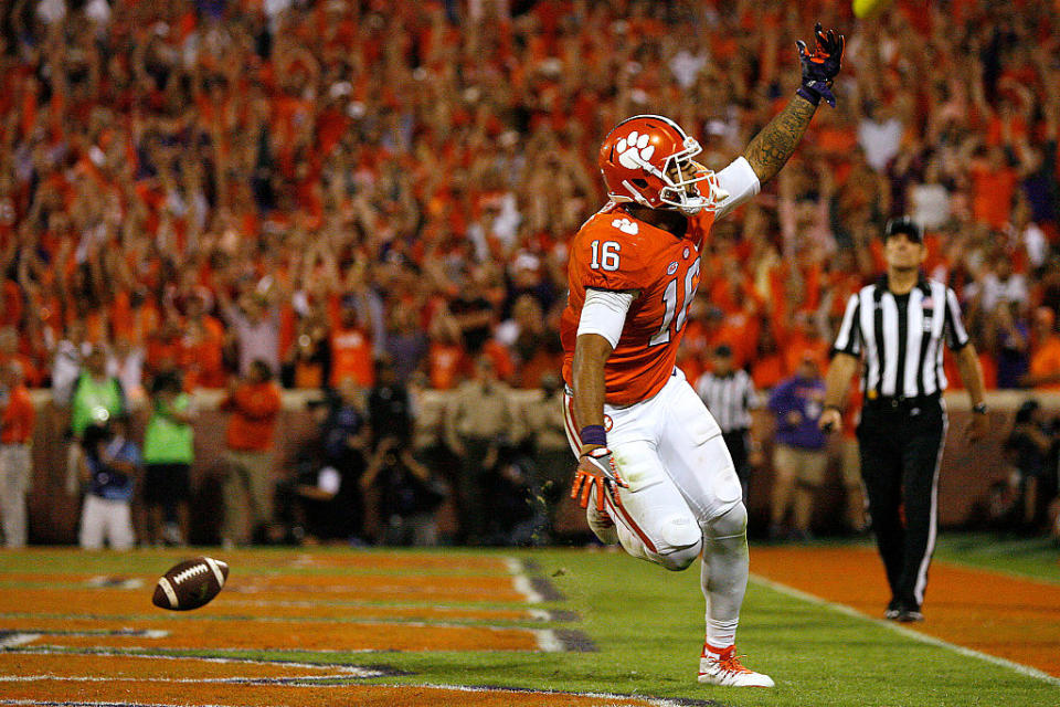 Jordan Leggett scored the winning touchdown for Clemson against Louisville. (Getty)