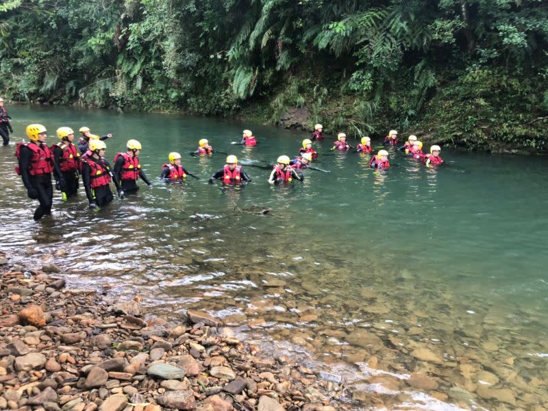 ▲虎豹潭溪水暴漲6人落水，消防局投入大量人力全力營救落水民眾。（圖／資料畫面）