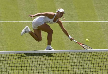 Britain Tennis - Wimbledon - All England Lawn Tennis & Croquet Club, Wimbledon, England - 5/7/16 Germany's Angelique Kerber in action against Romania's Simona Halep REUTERS/Toby Melville