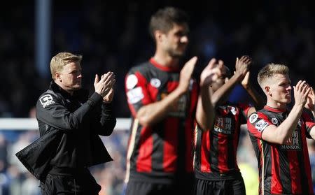 Britain Football Soccer - Everton v AFC Bournemouth - Barclays Premier League - Goodison Park - 30/4/16 Bournemouth manager Eddie Howe and players applaud the fans at the end of the game Reuters / Phil Noble Livepic