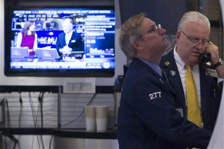 Traders work on the floor of the New York Stock Exchange January 24, 2014. REUTERS/Brendan McDermid