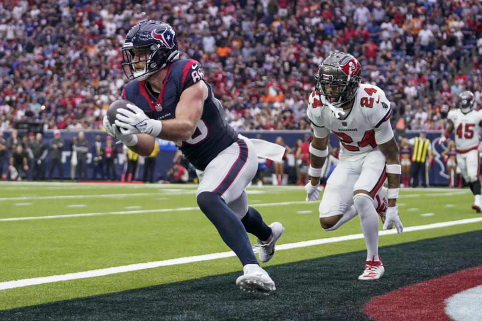 Houston Texans tight end Dalton Schultz, left, makes a touchdown catch in front of Tampa Bay Buccaneers cornerback Carlton Davis III (24) during the second half of an NFL football game, Sunday, Nov. 5, 2023, in Houston. (AP Photo/Eric Christian Smith)