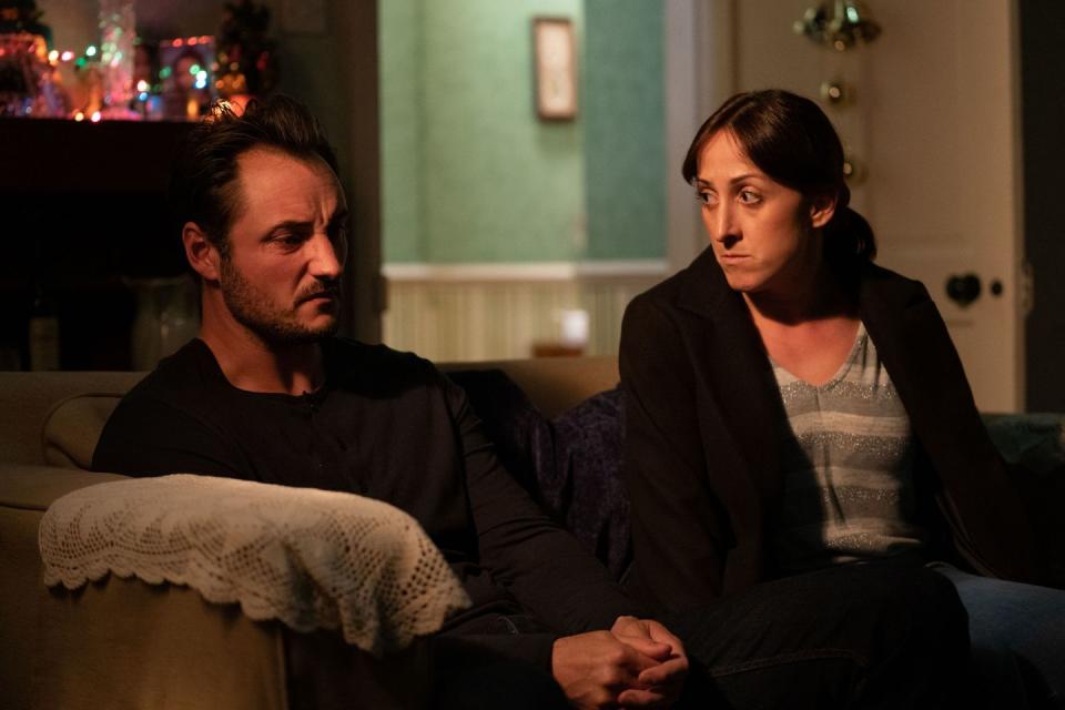 Tuesday, December 24: Martin decides to confide in Sonia about his problems