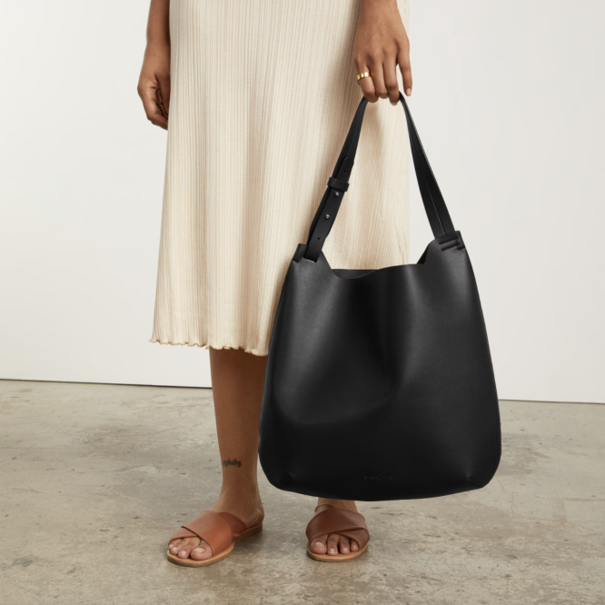 The Cactus Leather Hobo Black – Everlane