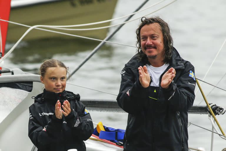 Greta y su padre, después de atravesar el Atlántico en barco