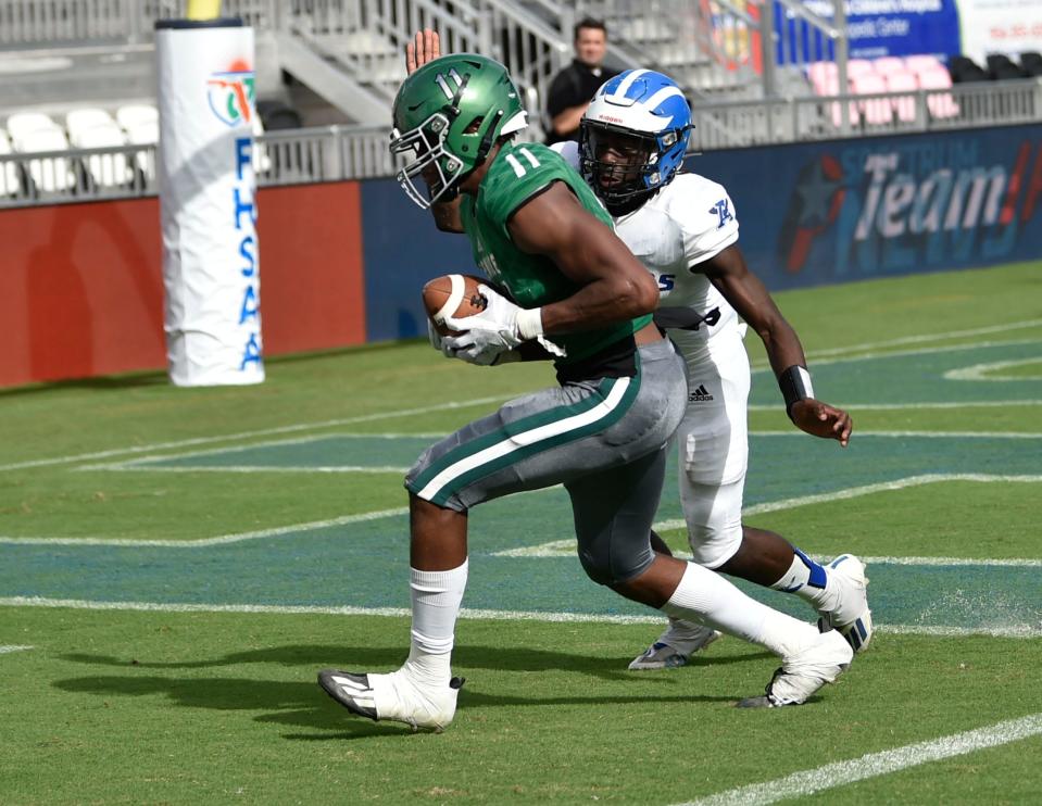 Venice defensive end Damon Wilson (#11) makes an interception in the endzone for a touchdown in the first half. Venice High met Apopka High Saturday afternoon in the FHSAA Class 8 state championship at DRV PNK Stadium in Ft. Lauderdale