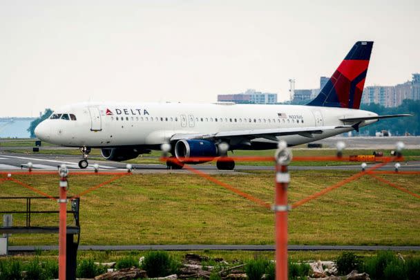 PHOTO: A Delta jet taxis before take off at Ronald Reagan Washington National Airport in Arlington, Va., June 27, 2022.  (Shawn Thew/EPA via Shutterstock)