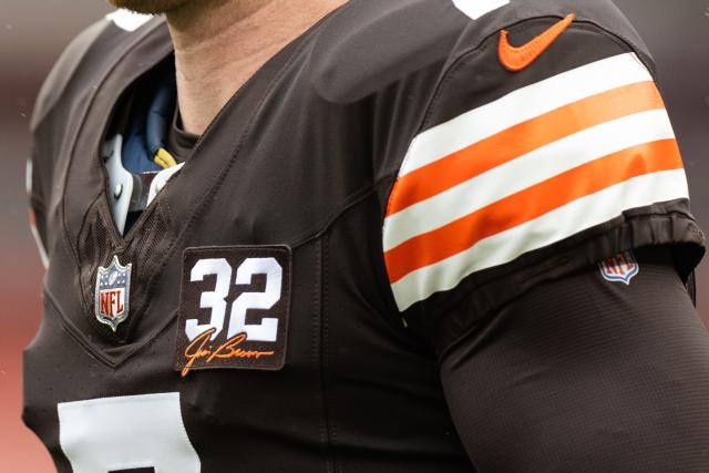 Cleveland Browns honor Jim Brown with jersey patch, logo on field