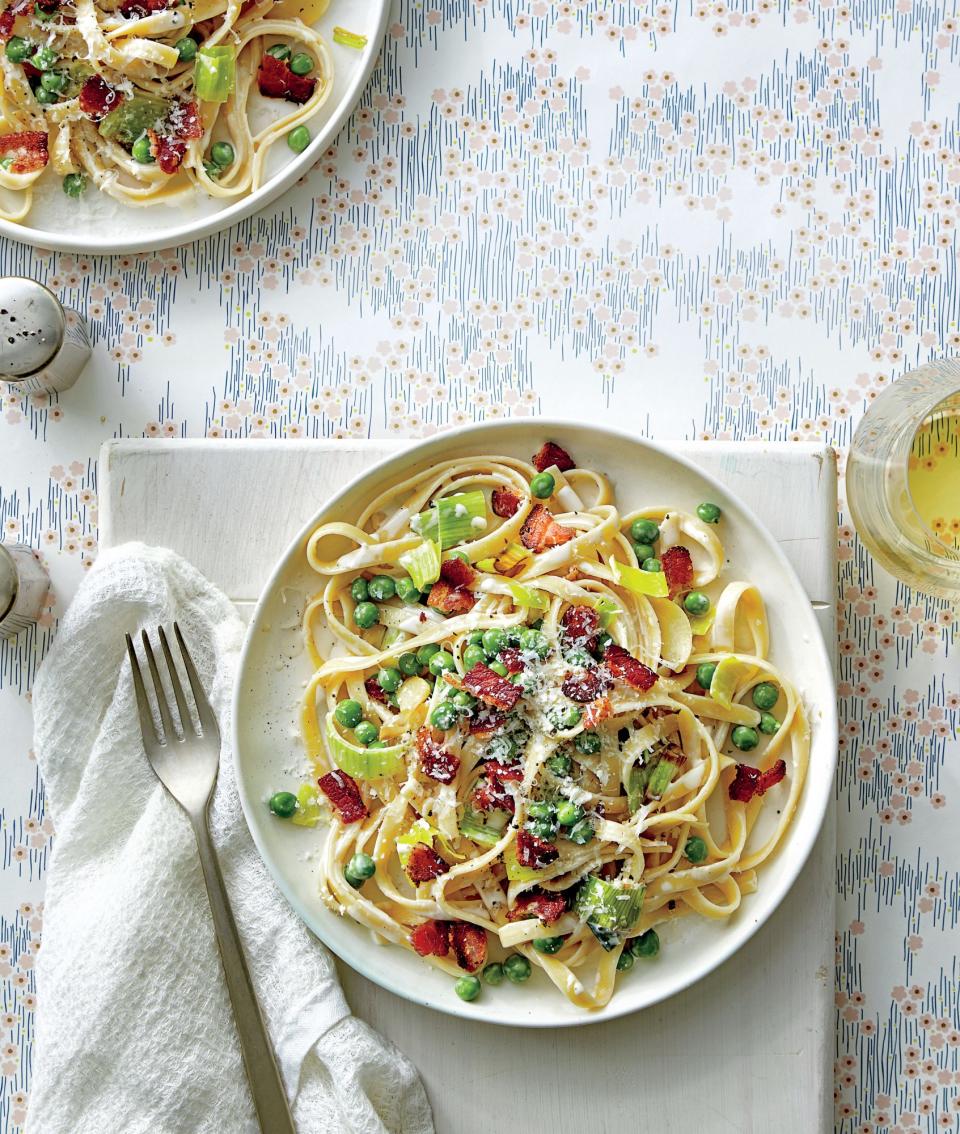 Fettucine Alfredo with Leeks, Peas, and Bacon