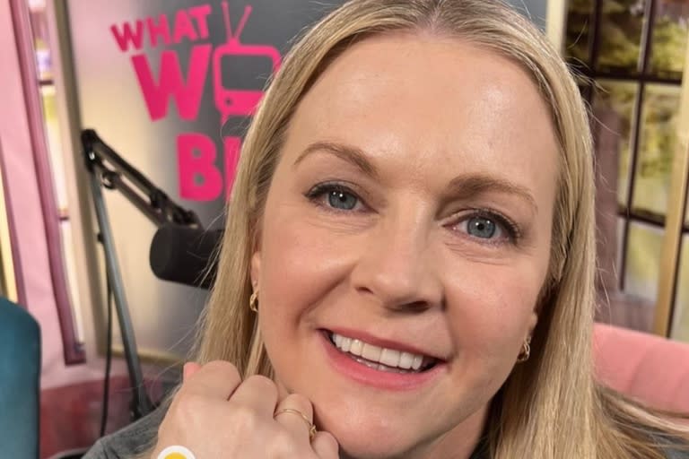 Melissa Joan Hart fundó su canal de YouTube en donde realiza entrevistas y concientiza sobre diferentes problemáticas sociales