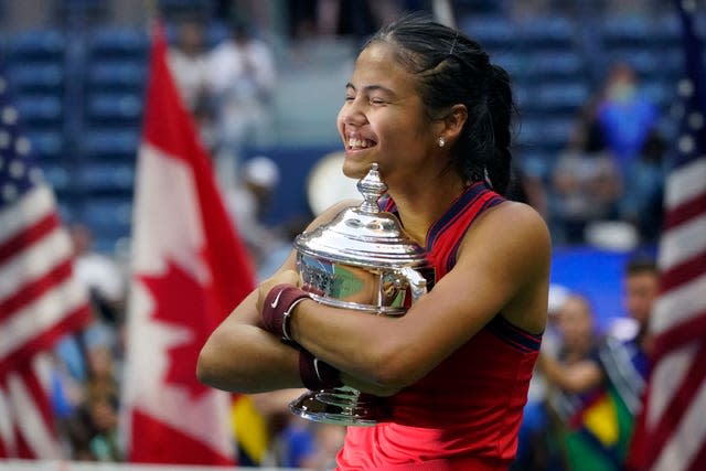 Emma Raducanu hugs the US Open championship