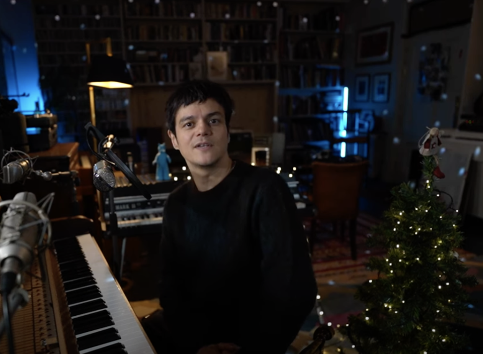 Jamie Cullum in his studio (YouTube/UMG)