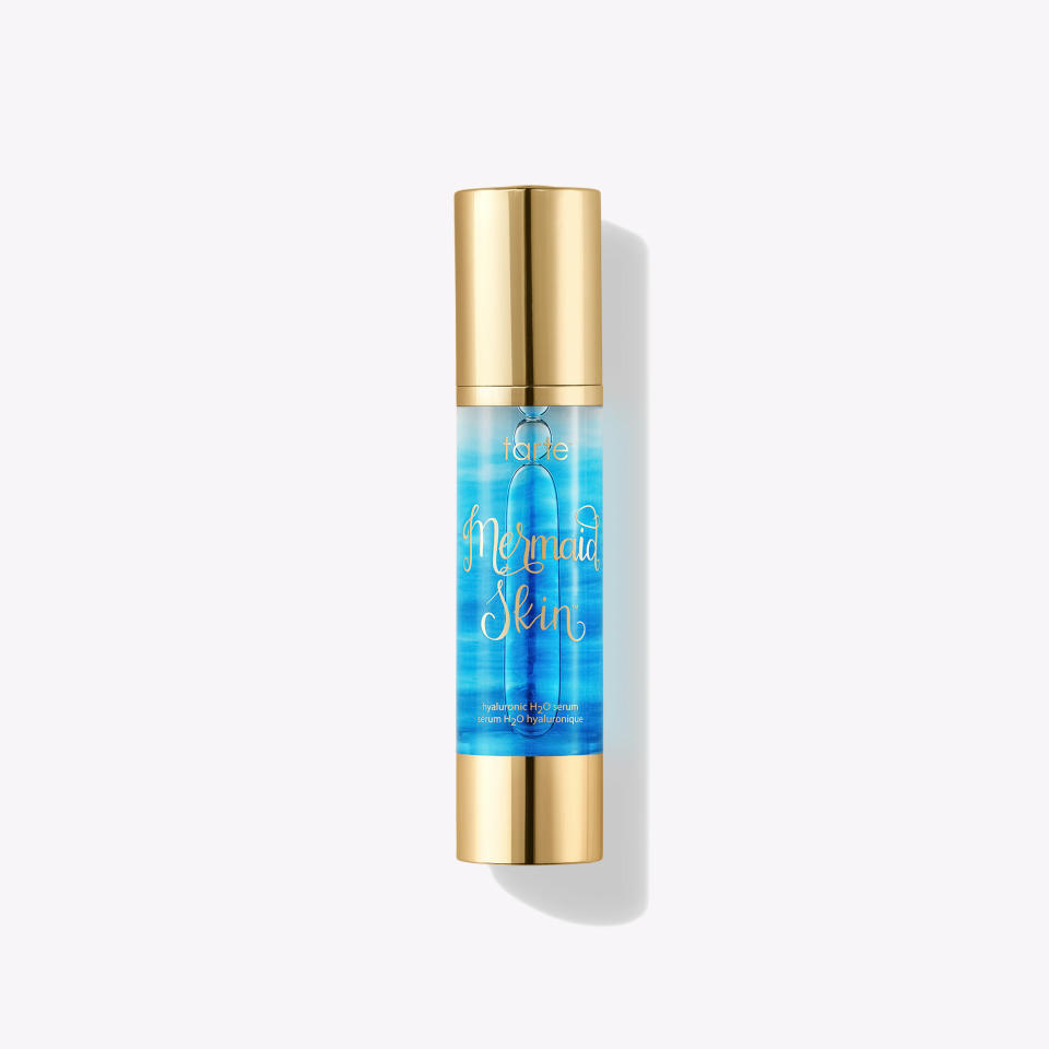 <p>Este suero vegano con ingredientes como el ácido hialurónico, la vitamina B5 y las plantas marinas, te proporcionará los antioxidantes necesarios. Mermaid Skin Hyaluronic H20 Serum, de Tarte.</p>