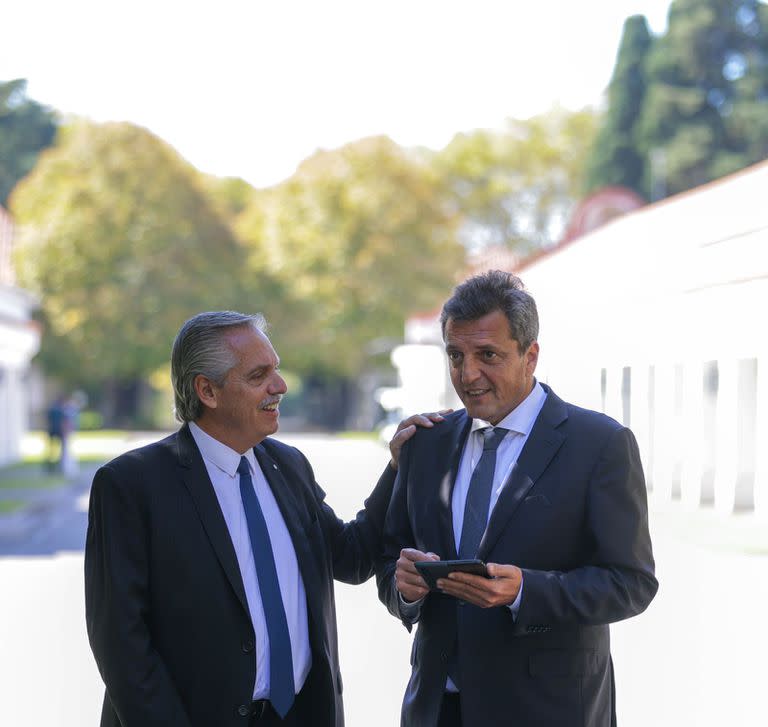 En medio de la escalada del dólar blue, Alberto Fernández y Sergio Massa se reunieron en Olivos esta mañana