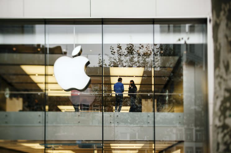 Der Apple Store in Frankfurt mit dem typischen Apfel-Logo an der Fassade. (Bild: ddp Images)