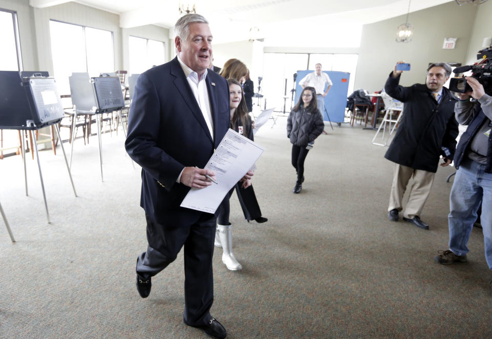 Illinois Republican gubernatorial candidate, State Sen. Kirk Dillard, casts his ballot as he votes in the Illinois primary, Tuesday, March 18, 2014, in Hinsdale, Ill. (AP Photo/M. Spencer Green)