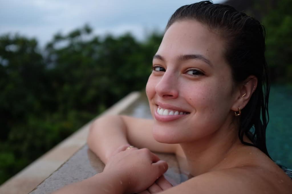 Model Ashley Graham made a splash on social media by going makeup-free. (Photo: Courtesy of Instagram.com/theashleygraham)