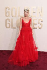 Florence Pugh Is Red Hot in Floral Embellished Gown at 2024 Golden Globes 864
