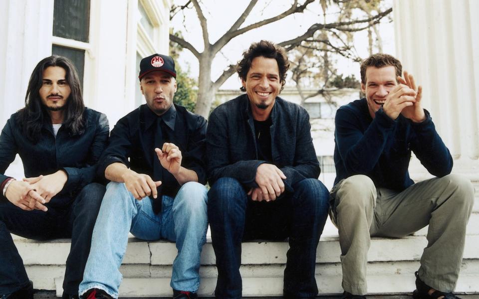 Audioslave mit Sänger Chris Cornell existierten von 2001 bis 2007 und traten bei einer Protestveranstaltung gegen den designierten US-Präsidenten Donald Trump Anfang 2017 noch einmal auf. Neben Cornell bestand die Band aus den Instrumentalisten von Rage Against the Machine. (Bild: Sony BMG / Danny Clinch)