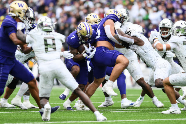 Oregon's Jordan James scores 10-yard rushing touchdown giving Ducks a 33-29  lead over Washington