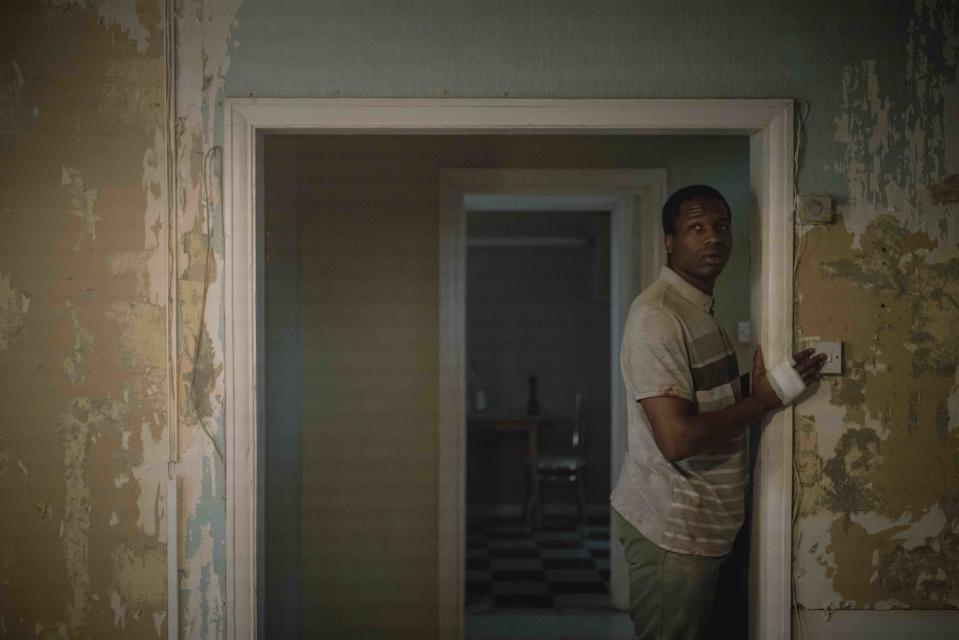 His House: Ṣọpẹ Dìrísù as Bol Majur. Cr. Aidan Monaghan/NETFLIX © 2020 