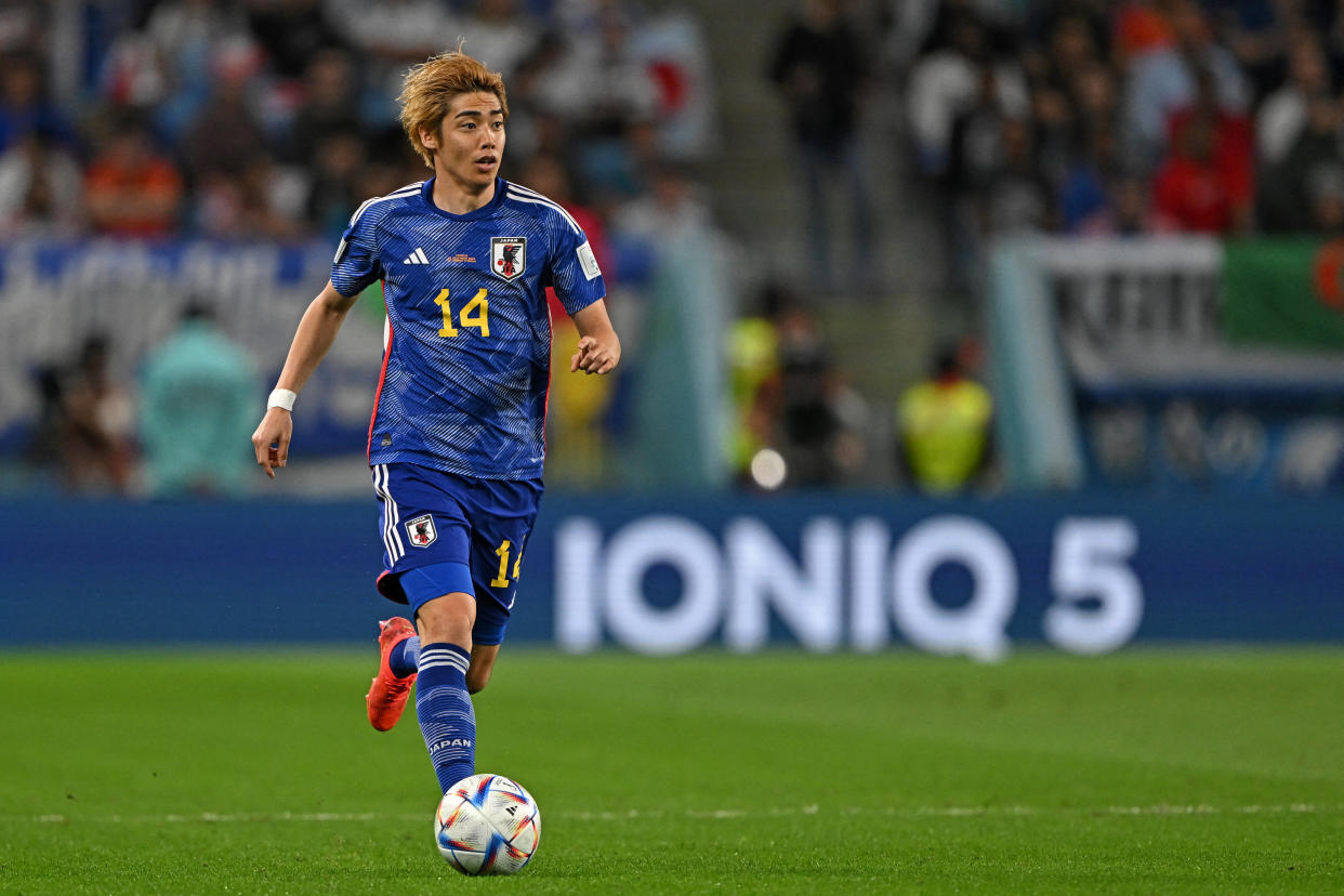 Junya Ito, joueur du Stade de Reims ici photographié durant la Coupe du monde au Qatar, a visiblement tapé dans l’œil de Brigitte Macron, qui a suggéré à Didier Deschamps de le sélectionner en équipe de France. Sauf que l’ailier est japonais, et déjà international.