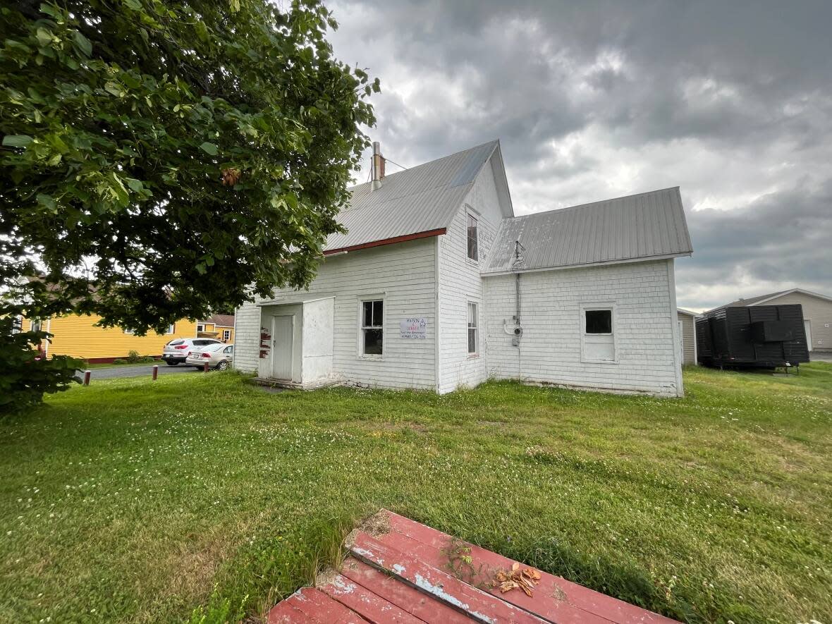 The house is located at 592 Rue Sainte-Anne in Caraquet, just across from the Sainte-Anne-du-Bocage sanctuary. (Radio-Canada/Mario Mercier - image credit)