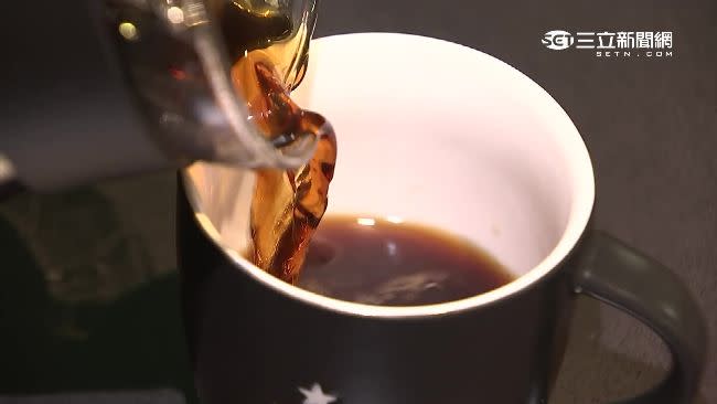 余宜叡提醒，接種疫苗後盡量避開咖啡和茶類，最好的飲品還是溫開水。（圖／資料照）