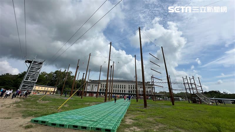 合理冒險體驗場 耗資5600萬元，佔地達4800平方公尺，是南部最大的訓練場域，用來訓練官兵膽識。（圖／記者簡榮良攝影）