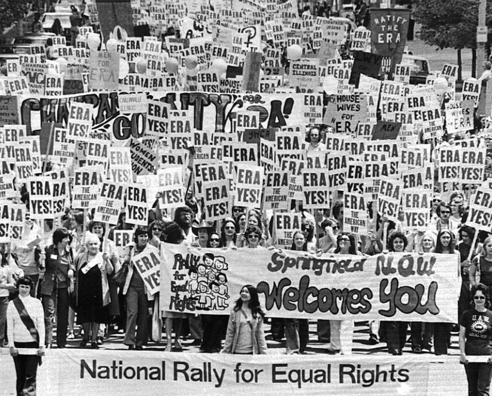 An estimated 10,000 marchers descend on the Capitol building in Springfield, Illinois, to demonstrate for the passage of the Equal Rights Amendment in May 1976. (Photo: AP)