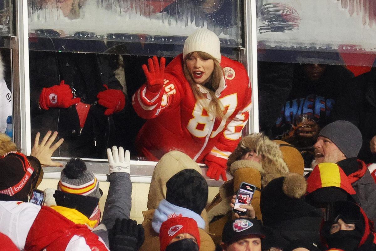 Taylor Swift Went to the Chiefs Game in $249 Faux Leather Pants