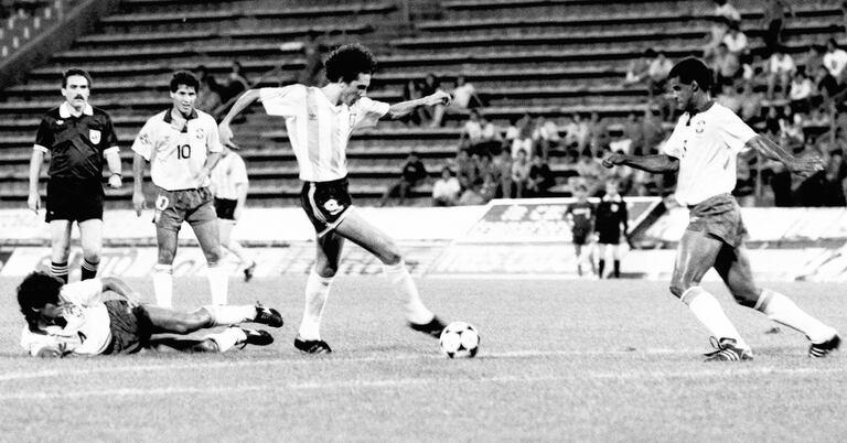 Diego Cagna en el partido amistoso con Brasil en diciembre de 1991; fue el debut de un equipo que desde el primer día generó esperanzas