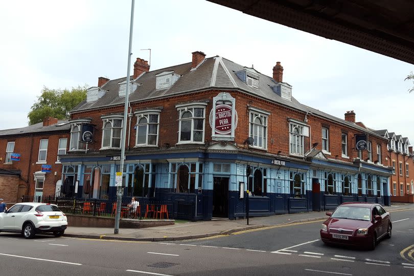 The popular Bristol Pear pub next to Heeley Road and the Selly Oak Railway Station bridge -Credit:Graham Young / BirminghamLive