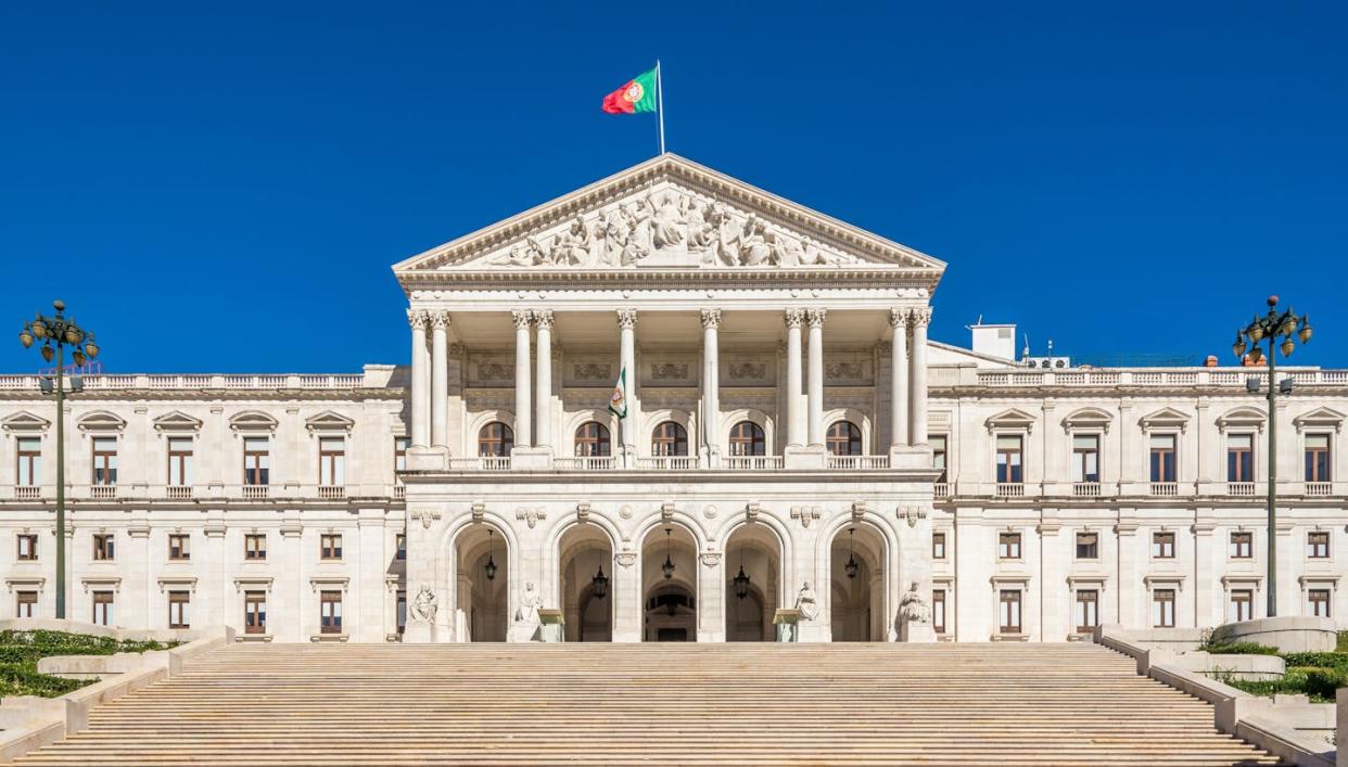 Edificio del Parlamento en Lisboa, Portugal. <a href="https://www.shutterstock.com/es/image-photo/palace-st-sao-bento-parliament-building-677972620" rel="nofollow noopener" target="_blank" data-ylk="slk:Milosk50 / Shutterstock;elm:context_link;itc:0;sec:content-canvas" class="link ">Milosk50 / Shutterstock</a>
