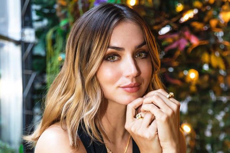 Ana de Armas hizo su debut como host en Saturday Night Live