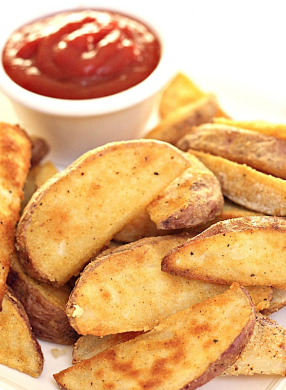 <p>Six Sisters' Stuff</p><p>These baked red potato wedges are the easiest and tastiest side dish. Perfect for your summer grilling and family parties!</p><p><strong>Get the recipe: <a href="https://www.sixsistersstuff.com/recipe/baked-red-potato-wedges-recipe/" rel="nofollow noopener" target="_blank" data-ylk="slk:Baked Red Potato Wedges;elm:context_link;itc:0;sec:content-canvas" class="link ">Baked Red Potato Wedges</a></strong></p>
