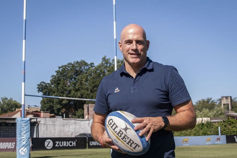 Felipe Conteponi dirigió a Leinster, de Irlanda, y fue asistente de Michael Cheika en el cuerpo técnico de los Pumas; ahora le toca la responsabilidad mayor en el seleccionado argentino.