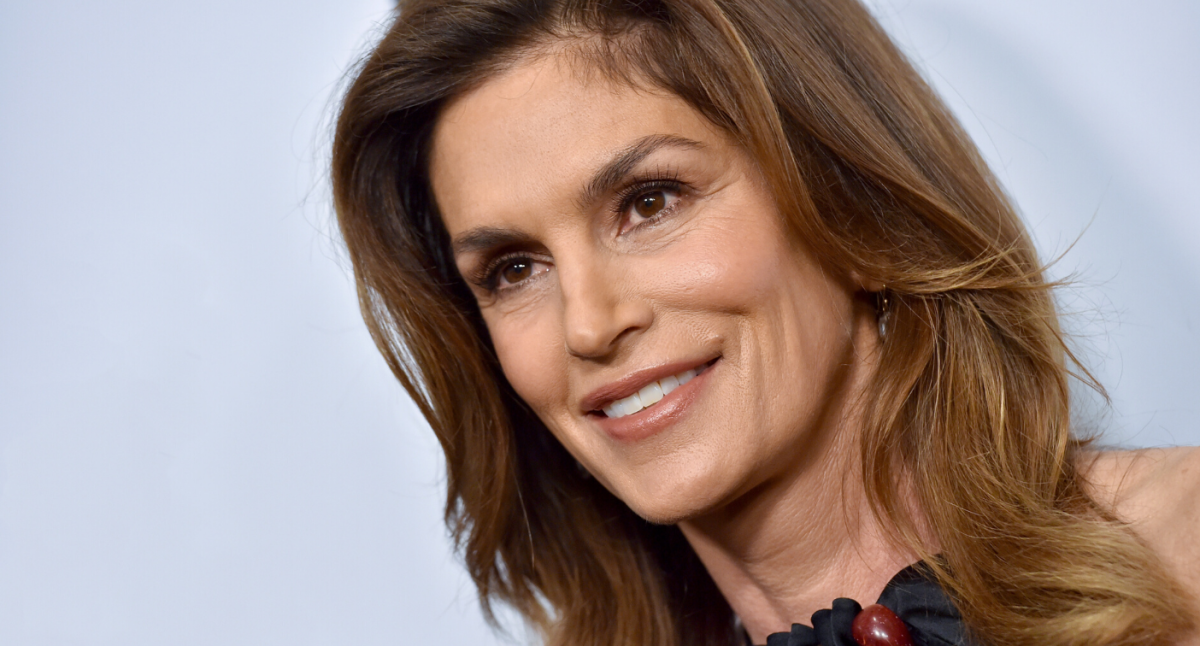 Cindy Crawford uses this Charlotte Tilbury blush Where to buy