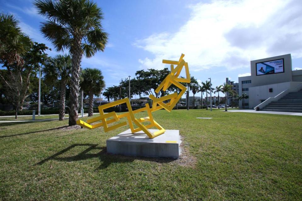 ‘Square Chain’, 2018, Miami Dade College, Miami.