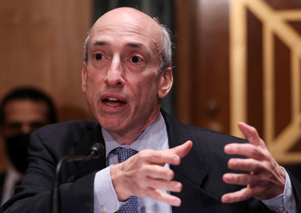 Pengerusi Suruhanjaya Sekuriti dan Bursa (SEC) AS Gary Gensler memberi keterangan di hadapan perbicaraan pengawasan Jawatankuasa Perbankan, Perumahan dan Hal Ehwal Bandar Senat di SEC di Capitol Hill di Washington, AS, 14 September 2021. REUTERS/Evelyn Hockstein/Pool