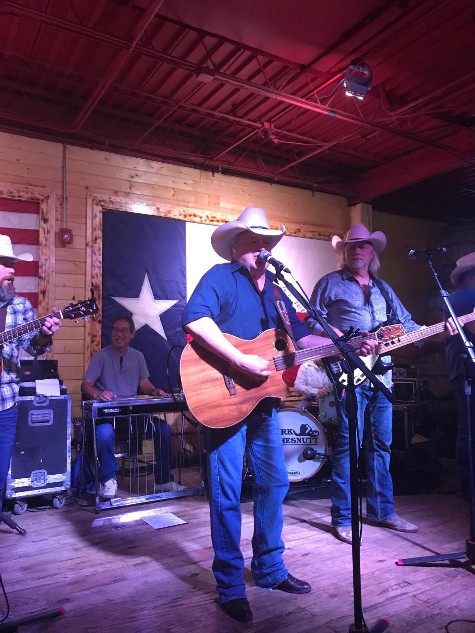 Mark Chesnutt, who performed in El Paso in 2019, will perform May 25 at the Inn of the Mountain Gods.