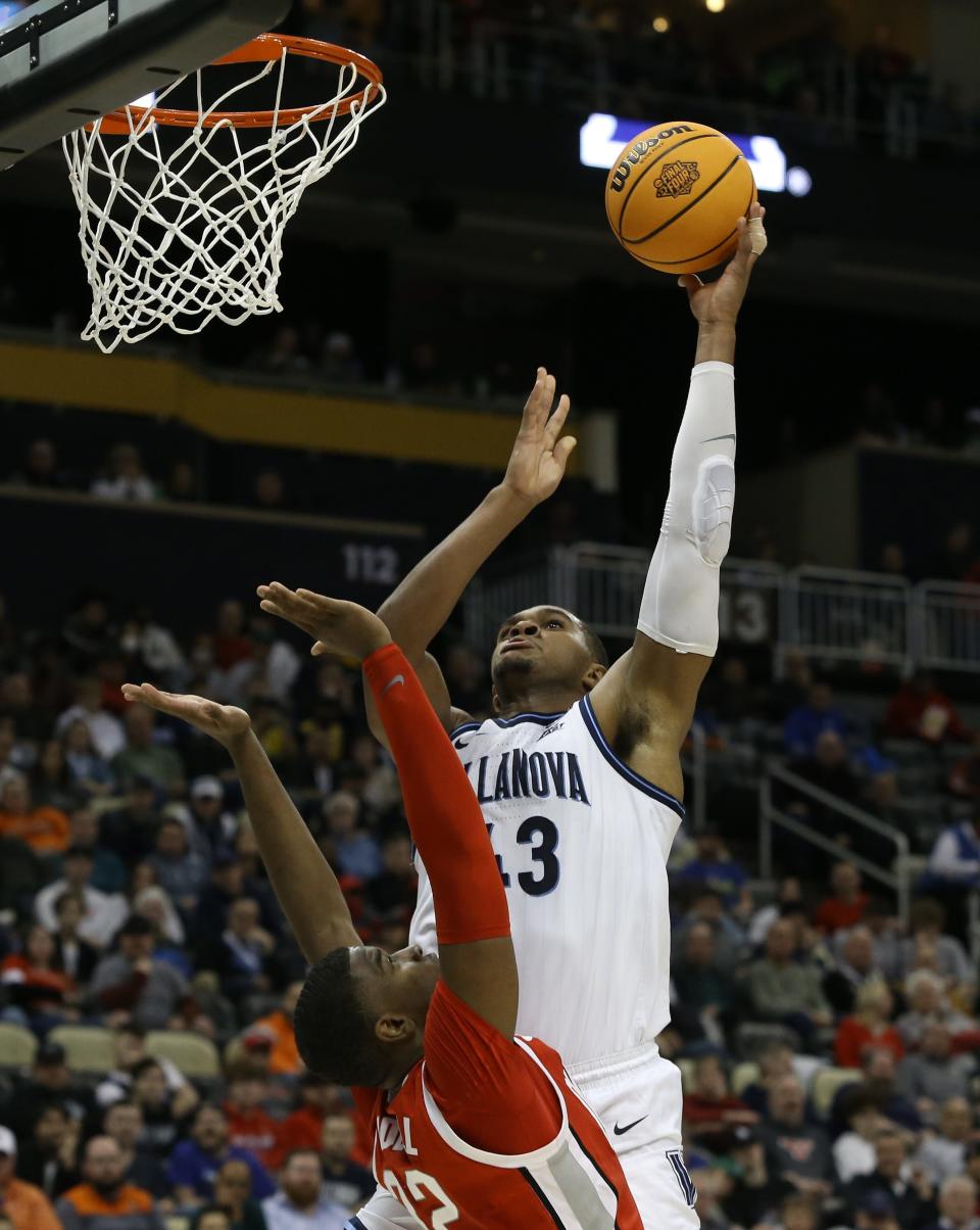 Villanova's Eric Dixon shoots over Ohio State's E.J. Liddell on Sunday.