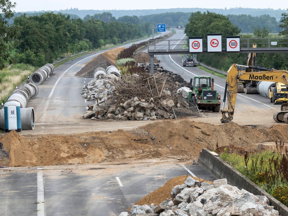 Auch Autobahnen wurden bei der Flutkatastrophe im Juli schwer beschädigt. (Bild: imago/Rainer Unkel)