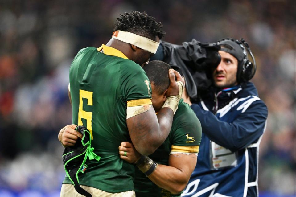 Siya Kolisi embraces Kurt-Lee Arendse at full-time (Getty Images)