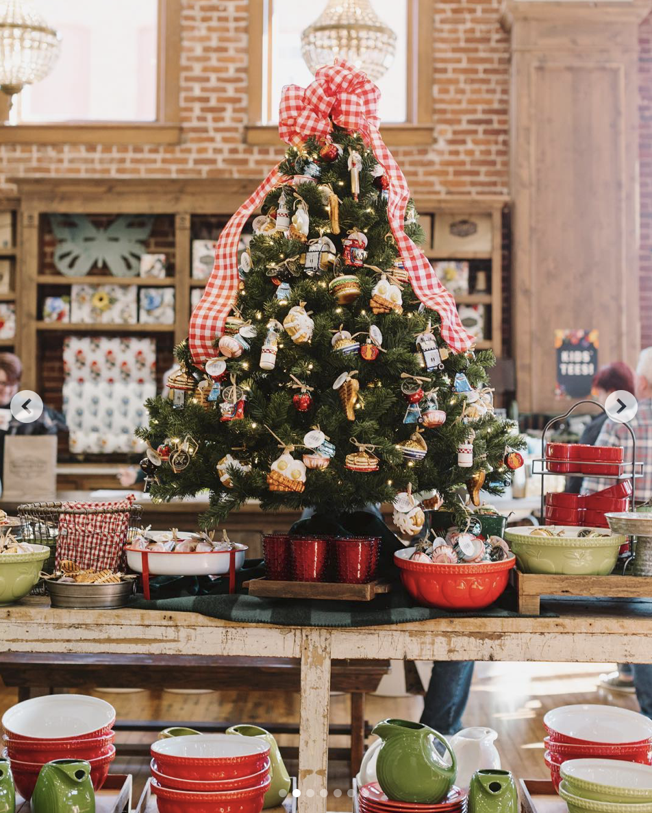 30 of the Most One-of-a-Kind Tree Toppers for Christmas This Year