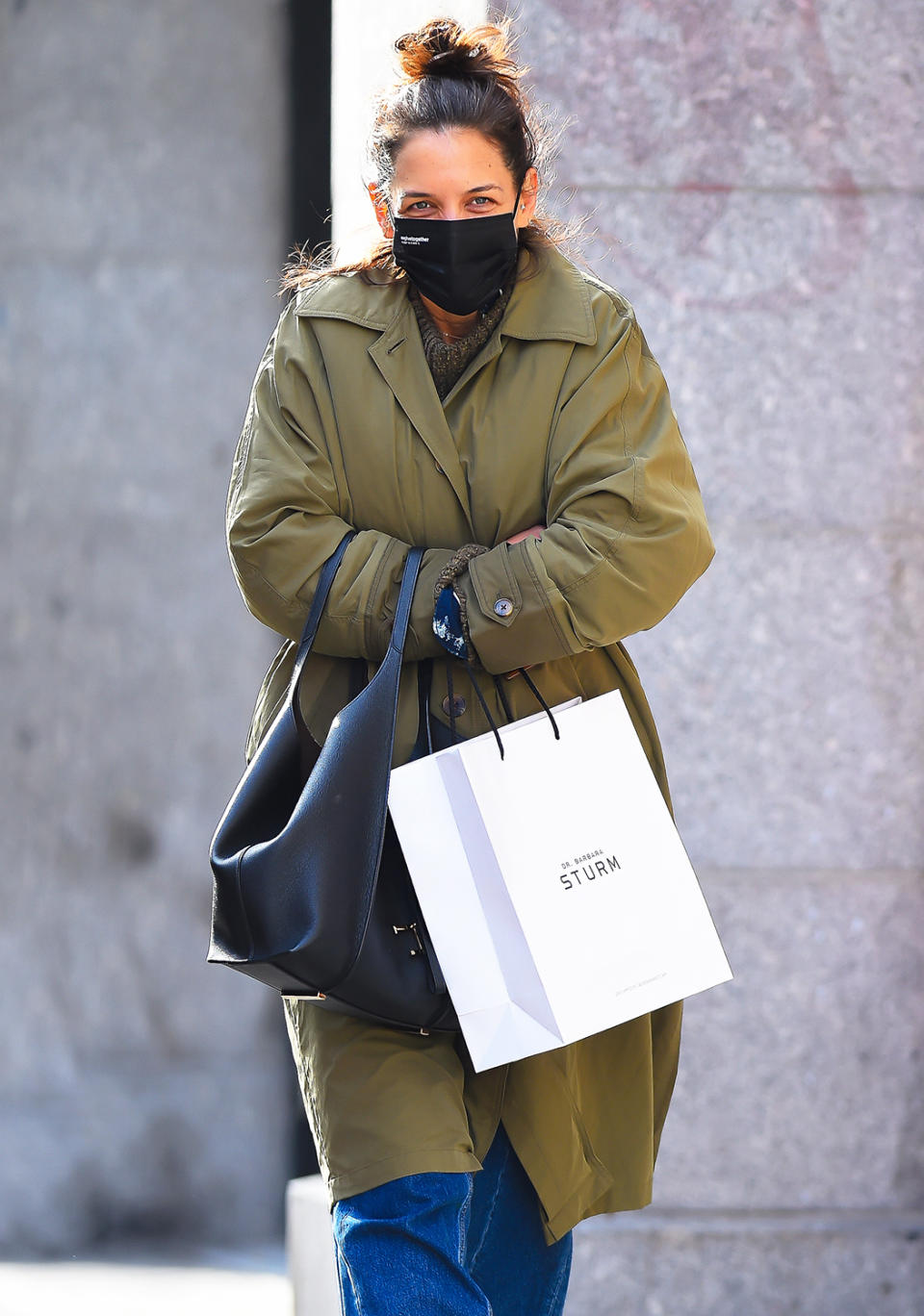 <p>Katie Holmes bundles up as she steps out into the cold for a walk around Manhattan on Jan. 14.</p>