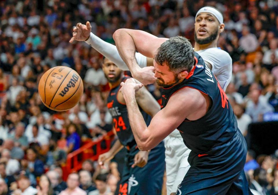 Miami Heat forward Kevin Love (42) loses the ball as Dallas Mavericks center Daniel Gafford (21) defends in the fourth quarter at the Kaseya Center in Miami on Wednesday, April 10, 2024.